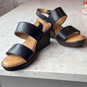 Born leather cushioned peep toe wedge sandal adjustable buckle strap EUC